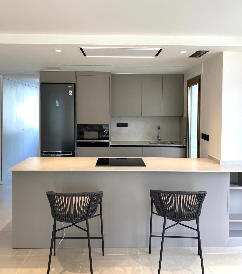 Acacias Suites Apartments Салоу Екстериор снимка