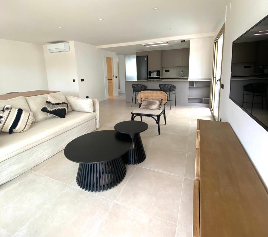 Acacias Suites Apartments Салоу Екстериор снимка